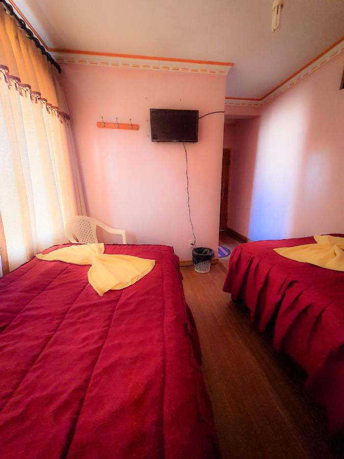 Hostal Luz Yhobimar Копакабана Екстериор снимка