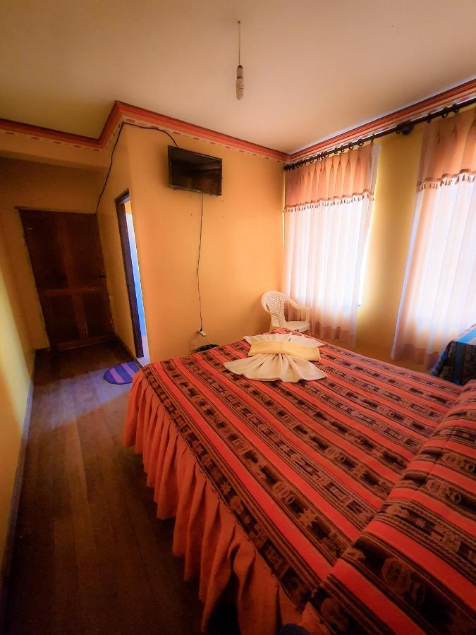 Hostal Luz Yhobimar Копакабана Екстериор снимка