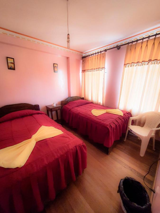 Hostal Luz Yhobimar Копакабана Екстериор снимка