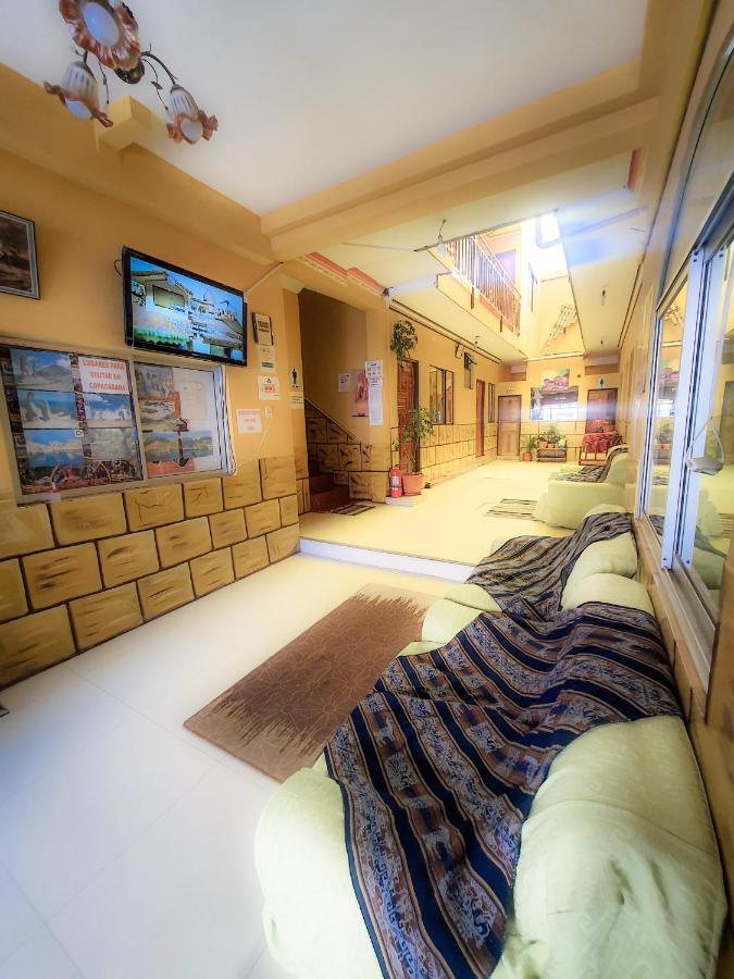 Hostal Luz Yhobimar Копакабана Екстериор снимка