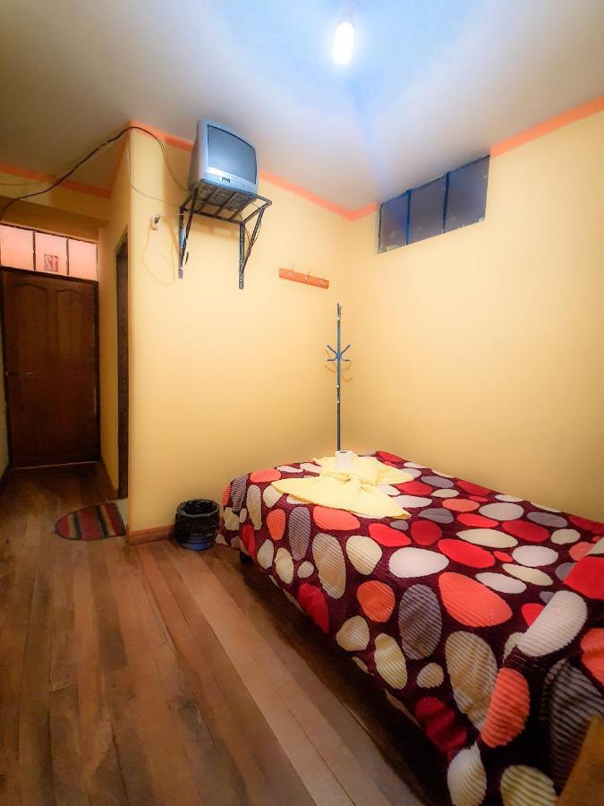 Hostal Luz Yhobimar Копакабана Екстериор снимка