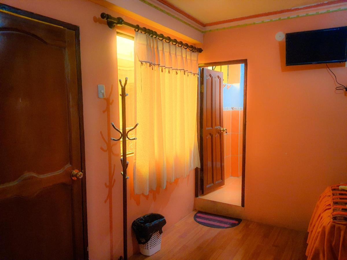 Hostal Luz Yhobimar Копакабана Екстериор снимка