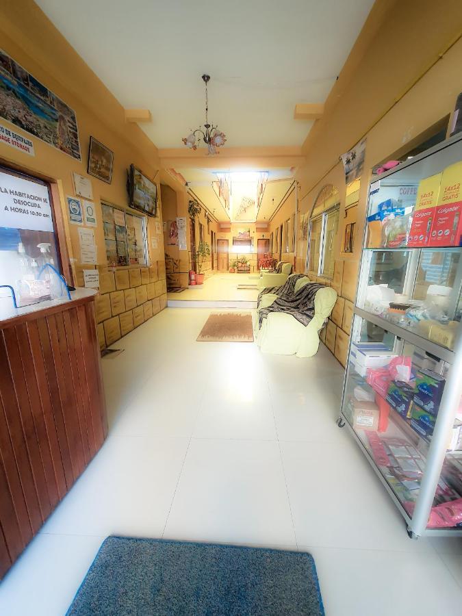 Hostal Luz Yhobimar Копакабана Екстериор снимка