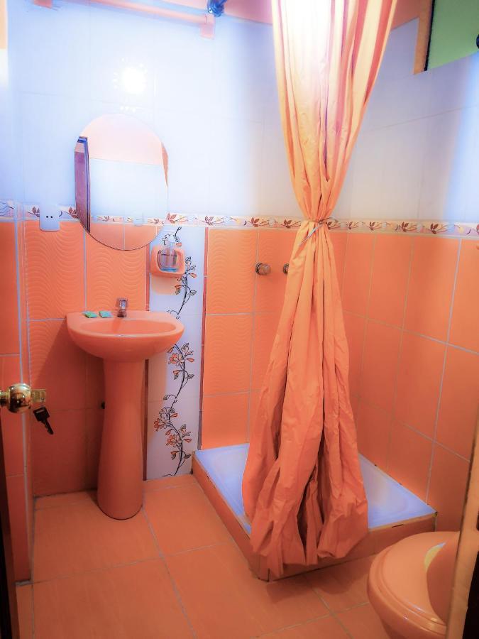Hostal Luz Yhobimar Копакабана Екстериор снимка