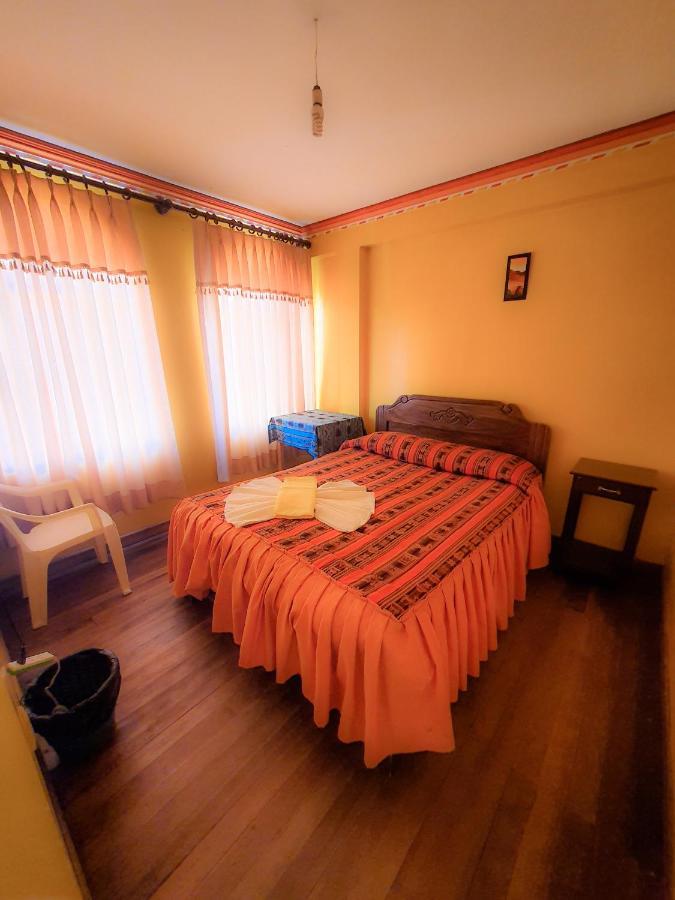 Hostal Luz Yhobimar Копакабана Екстериор снимка