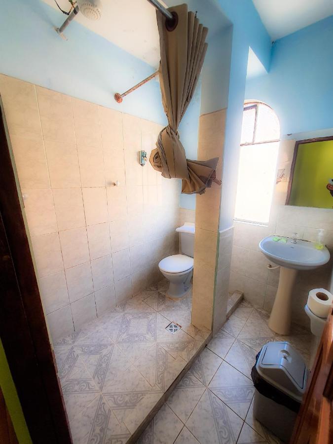 Hostal Luz Yhobimar Копакабана Екстериор снимка