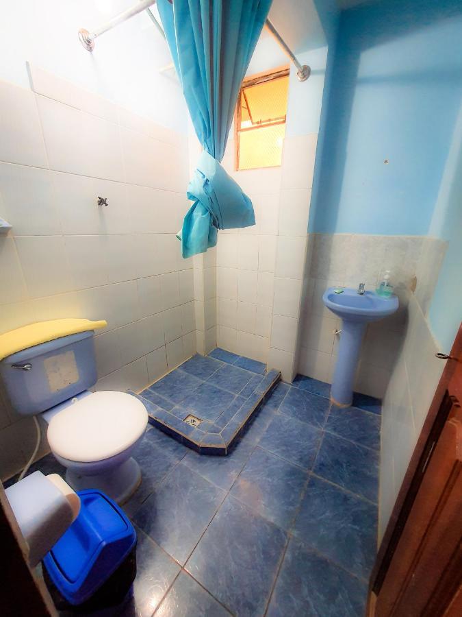 Hostal Luz Yhobimar Копакабана Екстериор снимка