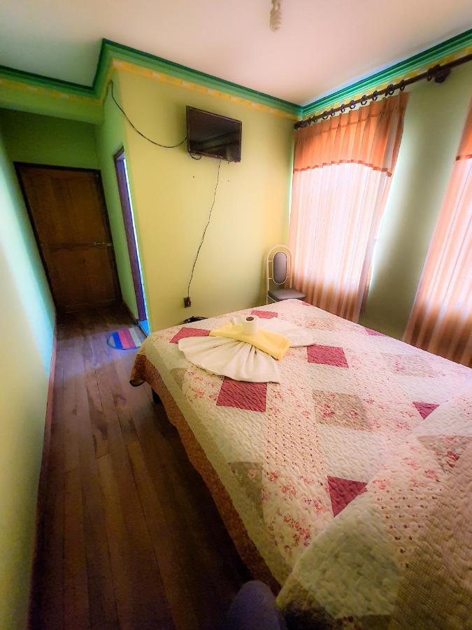 Hostal Luz Yhobimar Копакабана Екстериор снимка