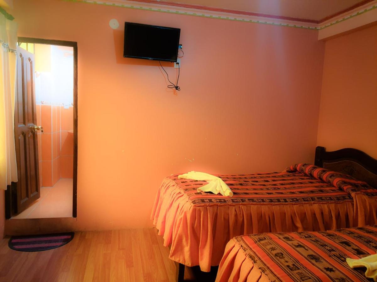 Hostal Luz Yhobimar Копакабана Екстериор снимка