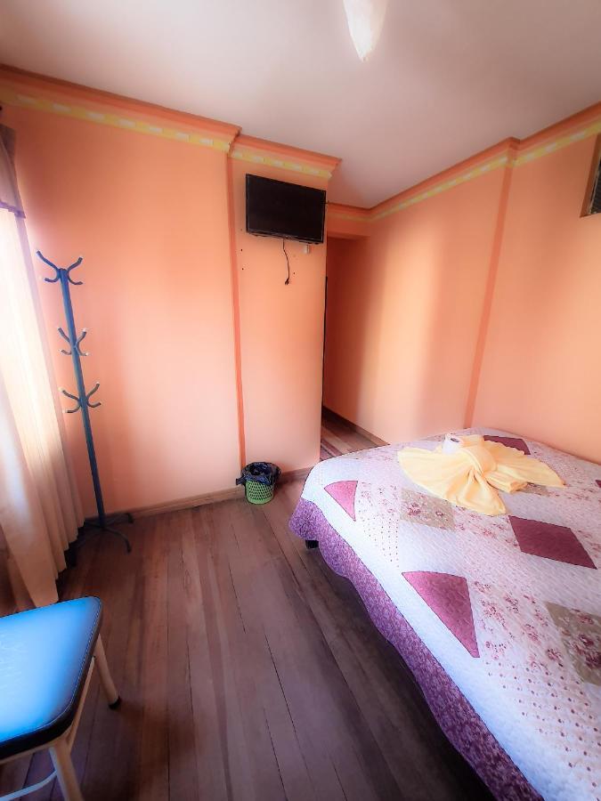 Hostal Luz Yhobimar Копакабана Екстериор снимка