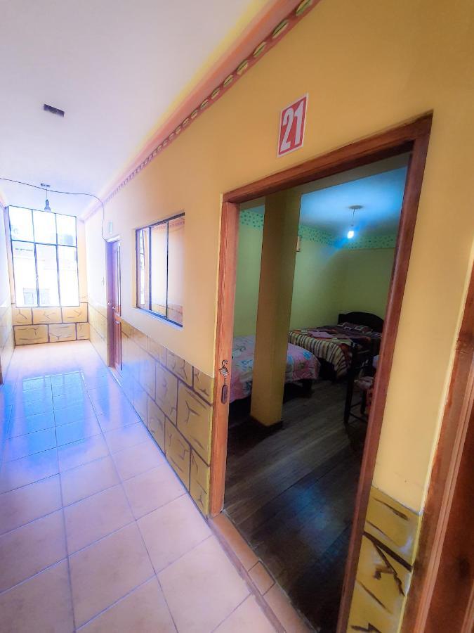 Hostal Luz Yhobimar Копакабана Екстериор снимка
